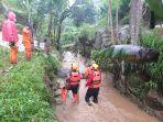 cari-korban_hanyut-di-sungai_ciwangun.jpg