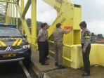 Jembatan Cukang Monteng Dicorat-coret, Polisi dan Satpol Terpaksa Cat Ulang