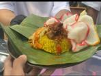 cumi-asap-dan-nasi-kuning.jpg