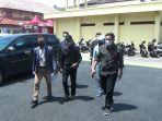 danu-21-dan-kuasa-hukumnya-saat-akan-memasuki-polres-subang.jpg