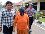 darini-atau-drh-50-tersangka-pembunuhan-carudin.jpg
