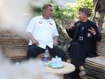 deddy-mizwar-bersama-pemimpin-padepokan-maenpo-cikalong-cianjur-h-aziz-ashari_20180430_224138.jpg