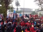 demo-buruh-di-gedung-sate-21112016_20161121_203301.jpg