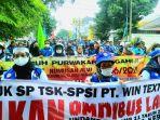 demo-buruh-purwakarta-24112021.jpg