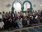 direktur-binmas-polda-jabar-kombes-pol-badya-wijaya-menggelar-salat-subuh-keliling-suling.jpg
