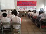doktor-pitoyo-tengah-beri-paparan-di-sman-1-baleendah_20150731_110633.jpg
