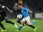 dries-mertens-dikawal-ketat-oleh-sergio-ramos-_-real-madrid-vs-napoli_20170308_092235.jpg