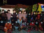 dua-belas-abk-km-bintang-jaya-mandiri-yang-selamat-dari-insiden-kapal-terbakar.jpg