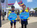 dua-orang-yang-beruntung-dapat-doorprize-belanja-gratis-selama-satu-tahun.jpg