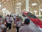 eberangkatan-kereta-cepat-dari-Stasiun-Halim-Senin-2592023.jpg