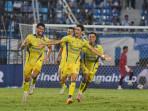 esepakbola-Persib-Bandung-Federico-Barba-berselebrasi-2.jpg