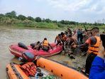 evakuasi-korban-tenggelam-sungai-cilutung-sumedang.jpg