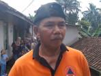 evakuasi-tiga-korban-longsor-di-Kampung-Cibulareng.jpg