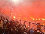 flare-di-stadion-gelora-bandung-lautan-api-persib.jpg