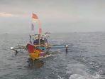 geger-perahu-nelayan-terombang-ambing-di-tengah-laut.jpg