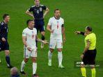 gelandang-inggris-kalvin-phillips-dan-penyerang-inggris-harry-kane.jpg