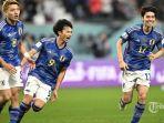 gelandang-jepang-ritsu-doan-kiri-merayakan-gol-pertama-timnya.jpg