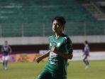 gelandang-persebaya-surabaya-taise-marukawa-merayakan-gol.jpg