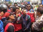 geruduk-balai-kota-bandung_20151026_150942.jpg