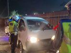 gt-cileunyi-polisi-penyekatan-12-mei-malam.jpg