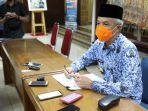 gubernur-jawa-tengan-ganjar-pranowo-beri-bantuan.jpg