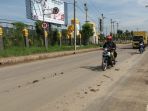 gundukan-tanah-di-jalanan-soreang_20170321_154533.jpg