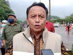 herman-suryatman-saat-memberikan-keterangan.jpg