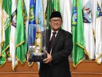 heryawan-terima-penghargaan-dari-presiden-ri_20180426_115339.jpg