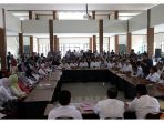 honorer-k2-saat-mengadakan-audiensi-dengan-pemkab-cirebon_20180919_141124.jpg