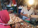 ihsan-47-pedagang-telur-di-pasar-pelita-kota-sukabumi.jpg