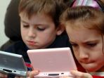 ilustrasi-anak-main-gadget_20170829_043315.jpg