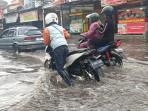 ilustrasi-banjir-di-pasar-panorama-lembang-299.jpg