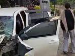 ilustrasi-mobil-tabrak-tiang-listrik.jpg