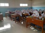 ilustrasi-siswa-sma-belajar-di-kelas.jpg