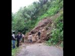 jalan-bungbulang-sukarame-tertutup-longsor_20170529_121245.jpg