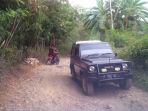 jalan-rusak-desa-cirama-girang-cianjur_20170831_164248.jpg