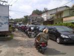 jalur-alternatif-di-lembang-pun-macet_20151225_110850.jpg