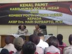 kabid-humas-polda-jabar-dari-kombes-pol-yusri-yunus-ke-akbp-hari-suprapto_20180116_140031.jpg