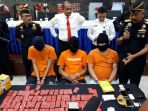 kanwil-bea-cukai-bandung-polrestabes-tersangka-dan-barang-bukti-penyelundupan-narkoba_20180430_210321.jpg