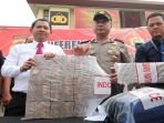 kapolda-jawa-barat-irjen-pol-agung-budi-maryoto-dan-ditreskrimsus-kombes-pol-samudi_20180130_224415.jpg