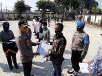 kapolres-karawang-akbp-arif-rachman-arifin-beri-penghargaan.jpg