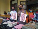kapolrestabes-bandung-kombes-ulung-sampurna-jaya-di-jalan-merdeka-rabu-28102020.jpg