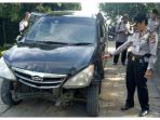 kapolsek-banjaran-kompol-susianti-rachmi-menunjukan-mobil-avanza-hitam-yang-menabrak-dua-orang-murid_20180102_153321.jpg