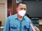 kasat-narkoba-polres-sumedang-saat-memberikan-keterangan.jpg