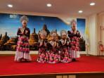 kbri-tahta-suci-kebaya-menari.jpg