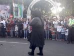 Tiga Kebo Ireng yang Berkeliaran di Jalanan Bandung, Nomor Dua Bikin Takjub