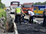kecelakaan-maut-tol-japek-841.jpg