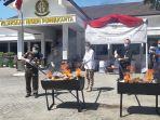 kejaksaan-negeri-purwakarta-musnahkan-barang-sitaan-dari-tiga-tindak-pidana-rabu-2122020.jpg