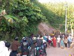 kendaraan-yang-akan-melintasi-jalan-raya-Nasional-di.jpg