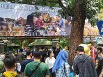 keramaian-di-pintu-masuk-bandung-zoological-garden.jpg